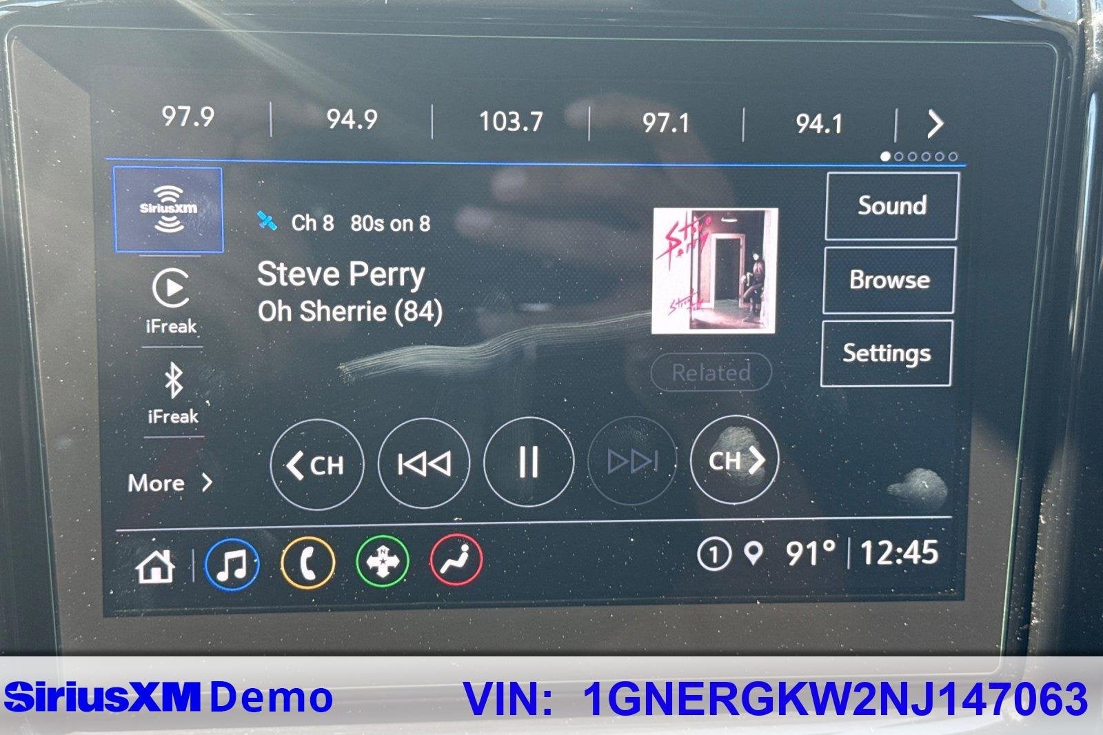 2022 Chevrolet Traverse LT Cloth