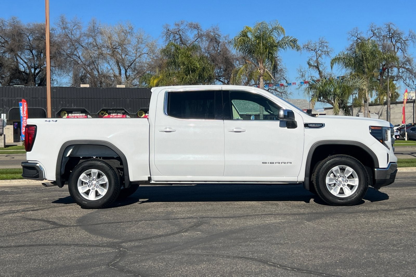 2024 GMC Sierra 1500 SLE