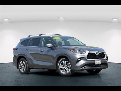 2024 Toyota Highlander LE