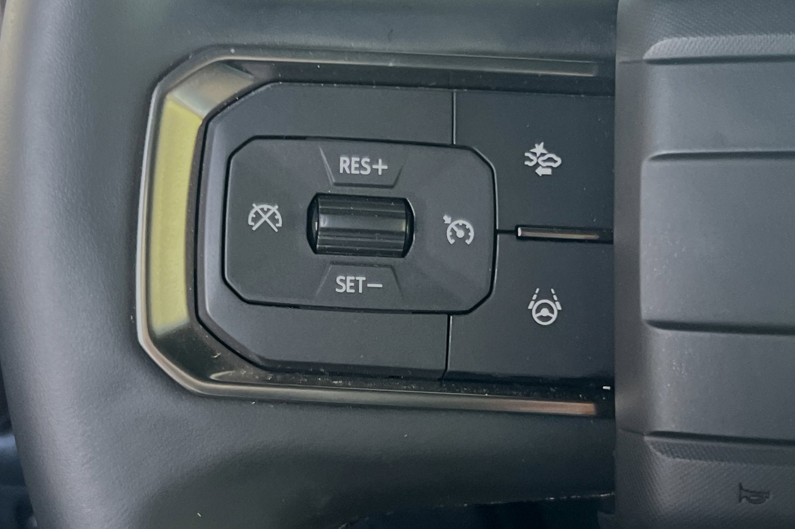 2024 GMC HUMMER EV SUV 2X